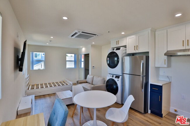 Primary Photo - 1237 W 25th St