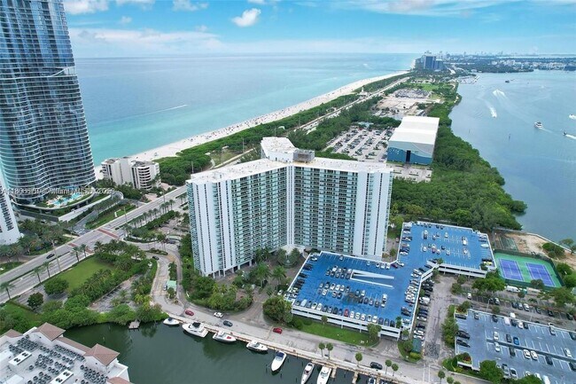 Building Photo - 100 Bayview Dr