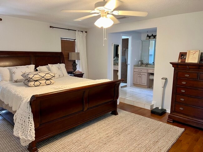 Building Photo - 410 Rio Casa Dr S