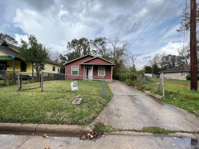Building Photo - 795 Devilleneuve St