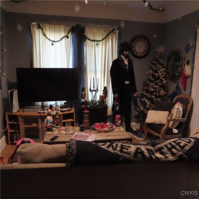 Building Photo - 540 Teall Ave