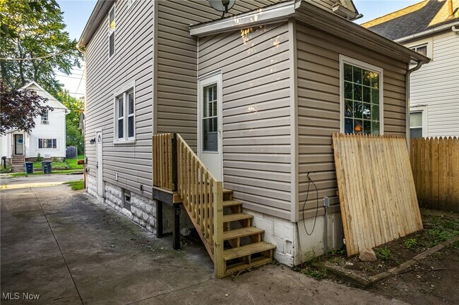 Building Photo - 312 Upland Ave