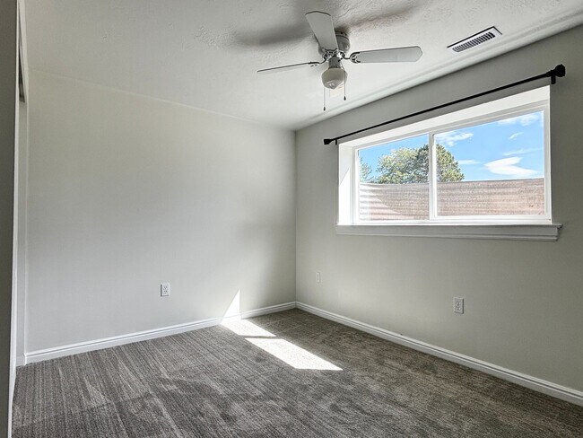 Building Photo - 856 E Park Mesa Way