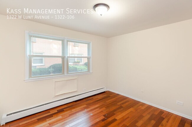 Building Photo - 1322 W Lunt Ave