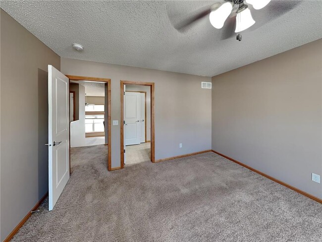 Building Photo - 5106 Farnham Dr N