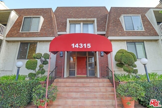 Building Photo - 14315 Riverside Dr