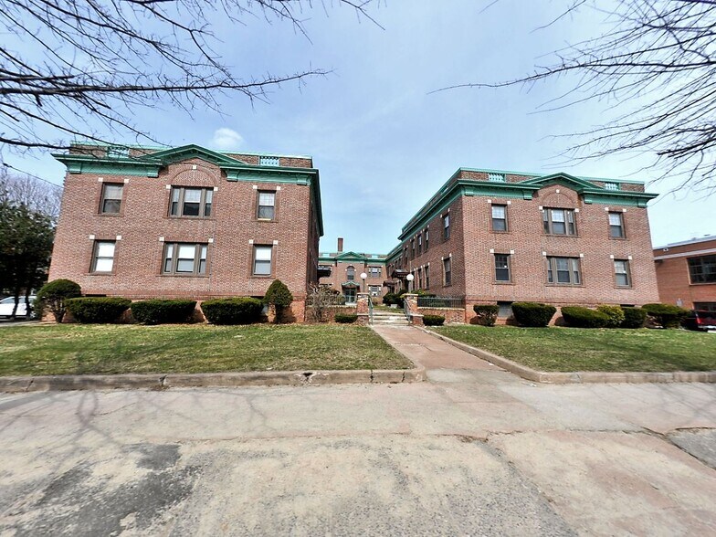 Building Photo - 213 Fountain St