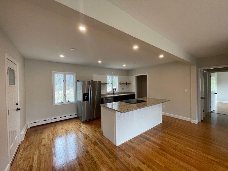 Building Photo - 152 Woodland Ave