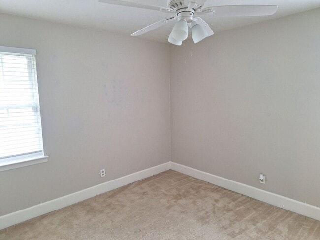 Building Photo - 8430 Birchcroft Dr