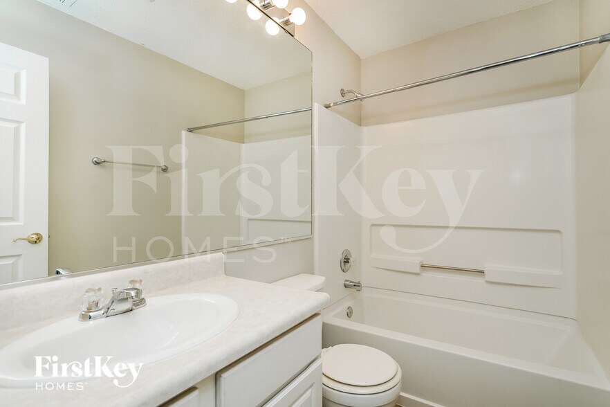 Building Photo - 8048 Maple Stream Blvd