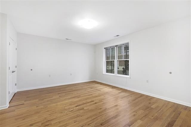 Building Photo - 437 Whiton St