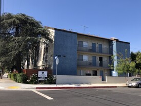 Building Exterior - 6502 Vineland Apartments