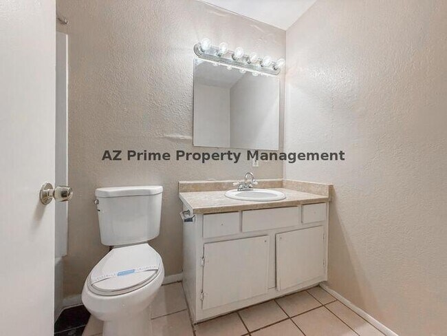 Building Photo - 2625 W Ocotillo Rd