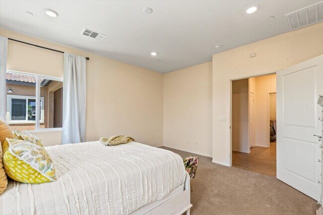 Building Photo - Elegant Corner-Lot Home in the Verano Comm...