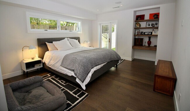 Building Photo - Bright, Stylish Living with Exceptional Ou...
