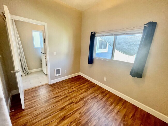 Building Photo - Prime Location! Modern 2BD/1 BA with A/C & EV Charging Steps from Mississippi