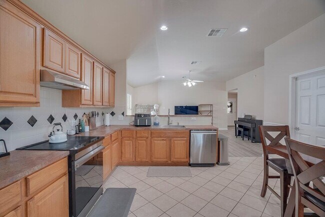 Building Photo - 2724 Kickapoo Cavern Dr
