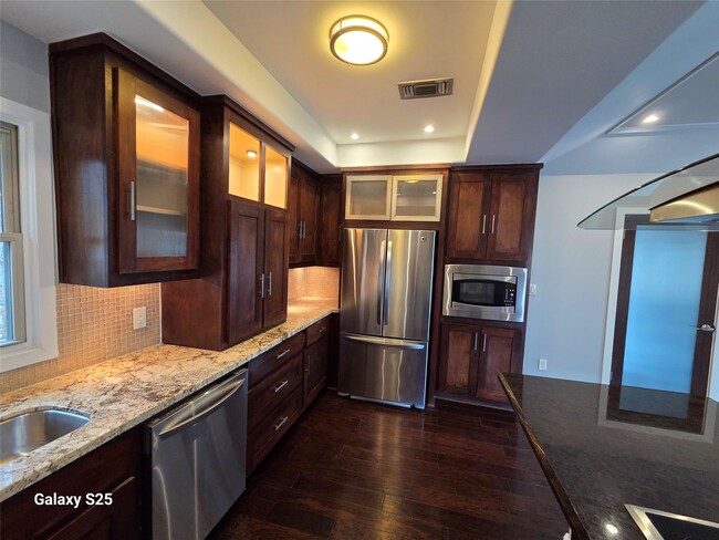 Building Photo - 446 Heights Blvd