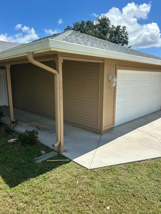 Building Photo - 1019 SW Aurelia Ave