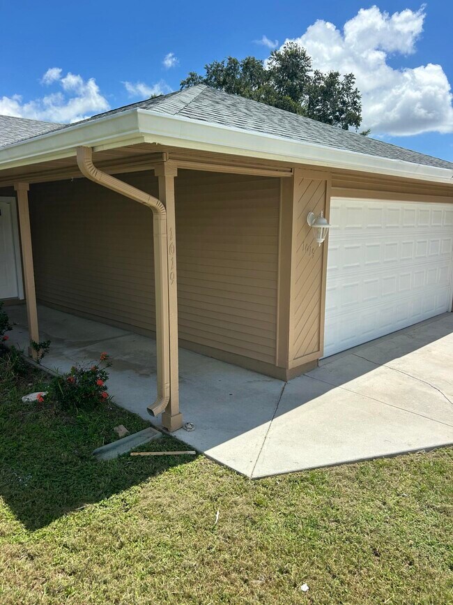 Building Photo - 1019 SW Aurelia Ave