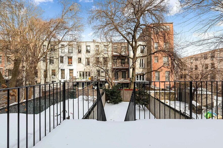 Building Photo - 307 W 136th St