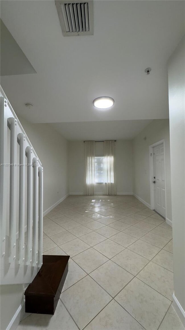 Building Photo - 985 SW 143rd Ave