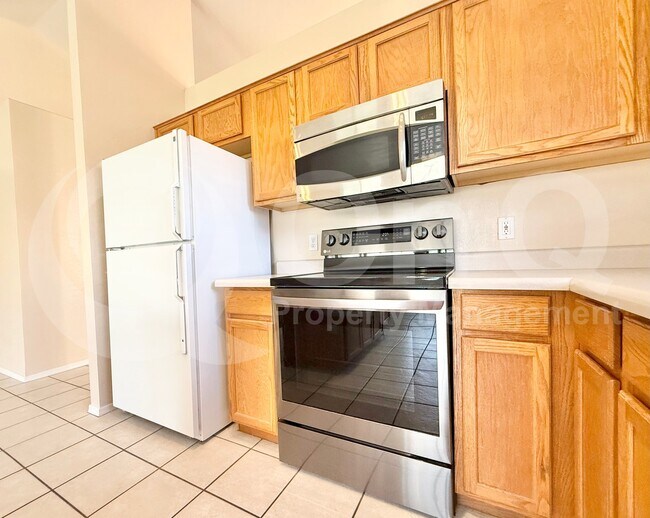 Building Photo - 2321 E Remington Pl