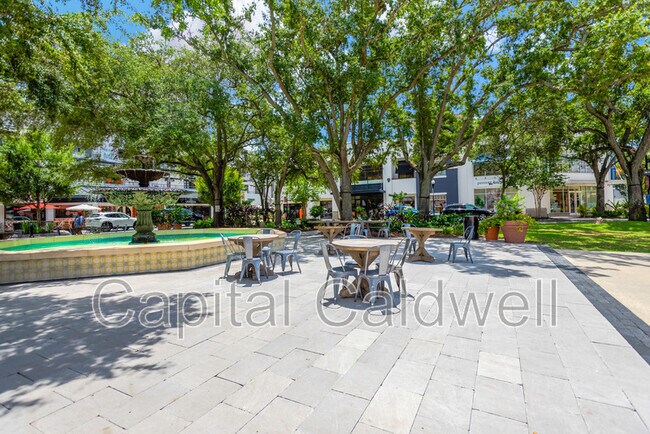 Building Photo - 911 S Rome Ave