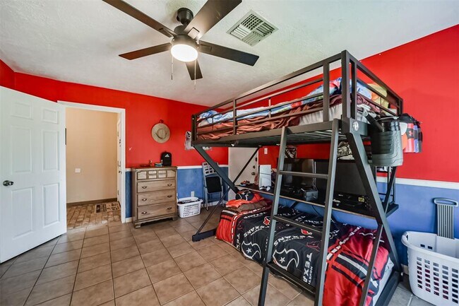 Building Photo - 2122 Clemson Dr