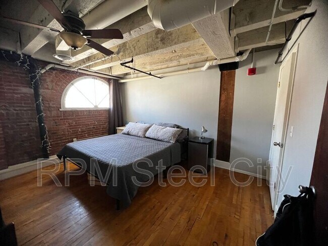 Building Photo - 201 Lamkin St