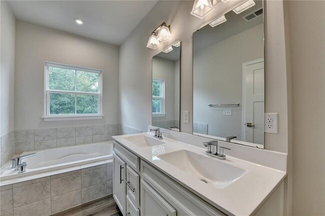 Building Photo - 953 Woods Chapel Rd