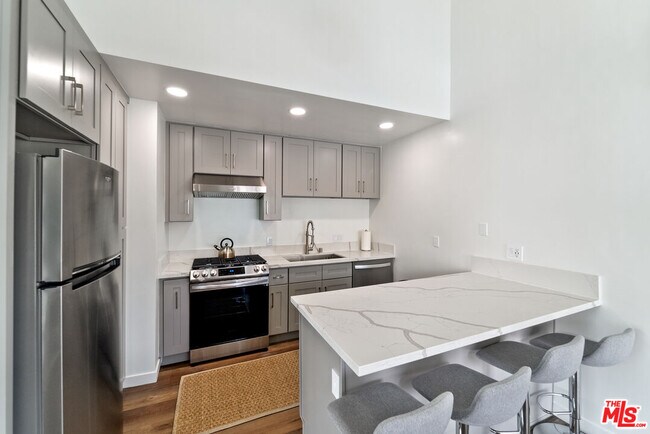 Building Photo - 213 17th St