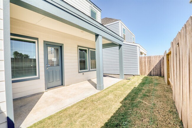 Building Photo - 3022 La Latina Dr