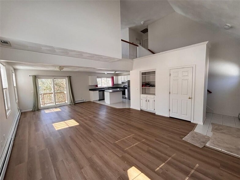 Building Photo - 100 Clinton Dr