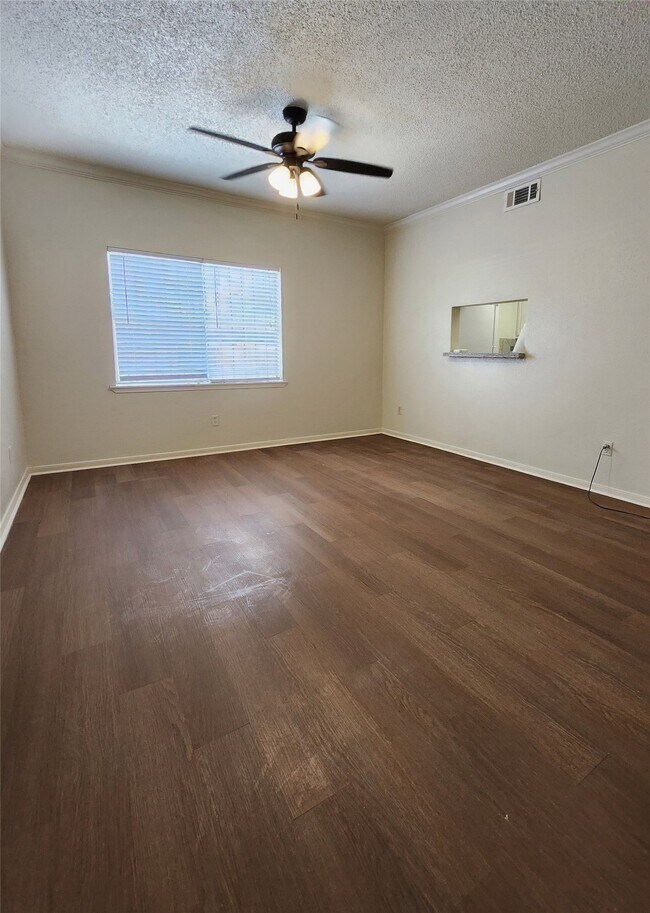 Building Photo - 7700 Creekbend Dr