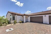 Building Photo - MUST SEE 3 bedroom Home!