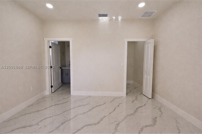 Building Photo - 4818 24th St SW