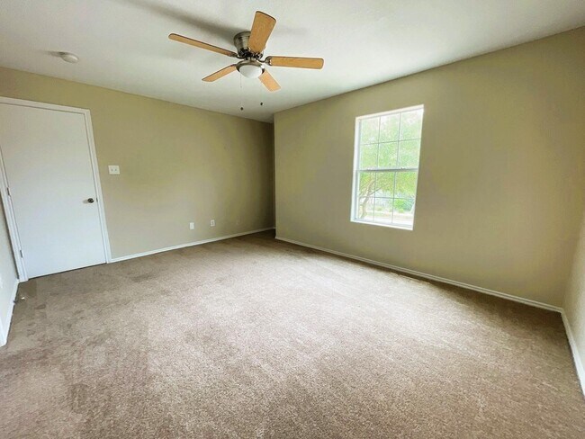 Building Photo - 436 Mystic Glen Loop