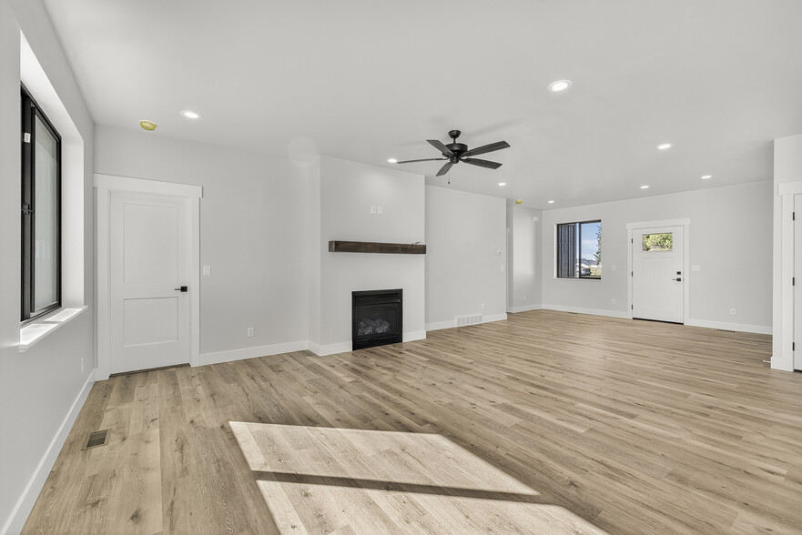 Building Photo - 551 S Teton Ave