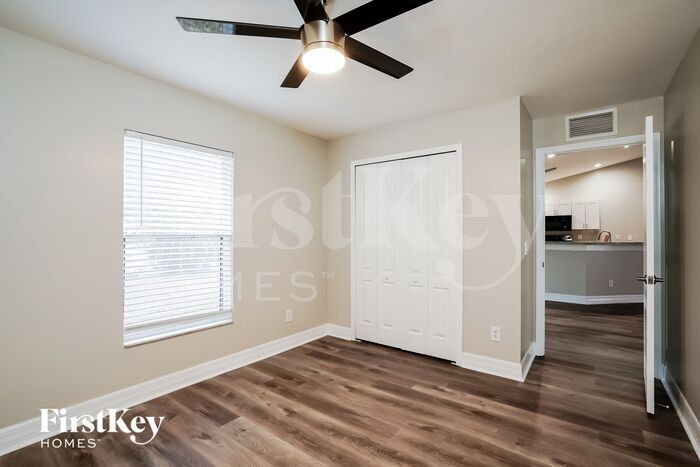 Building Photo - 629 NE Juanita Ct