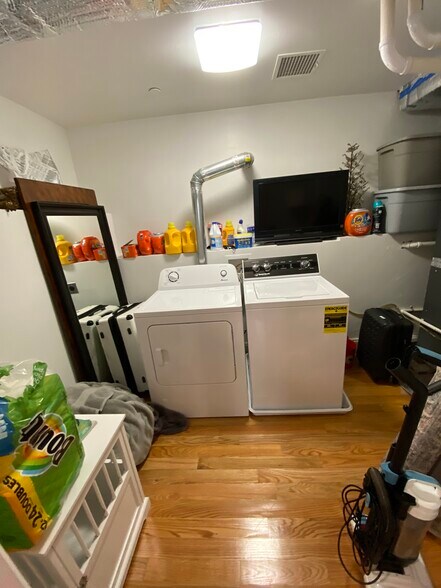 Building Photo - 12 Fern St