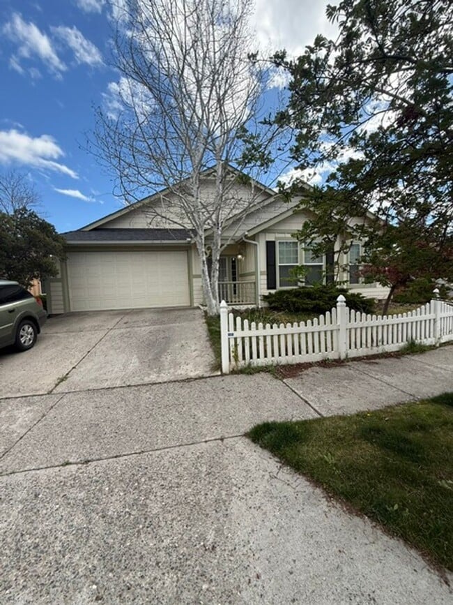 Building Photo - Charming 3-Bedroom Home in Peaceful 55+ Community!