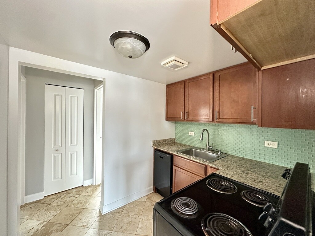 Building Photo - 7628 N Milwaukee Ave