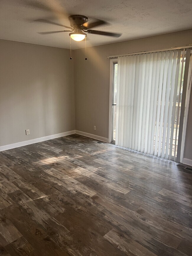 Building Photo - **MOVE-IN SPECIAL** $500 Off of 1st Month's Rent  Charming 3-Bed, 2-Bath Home in Prime Spotsylvan...