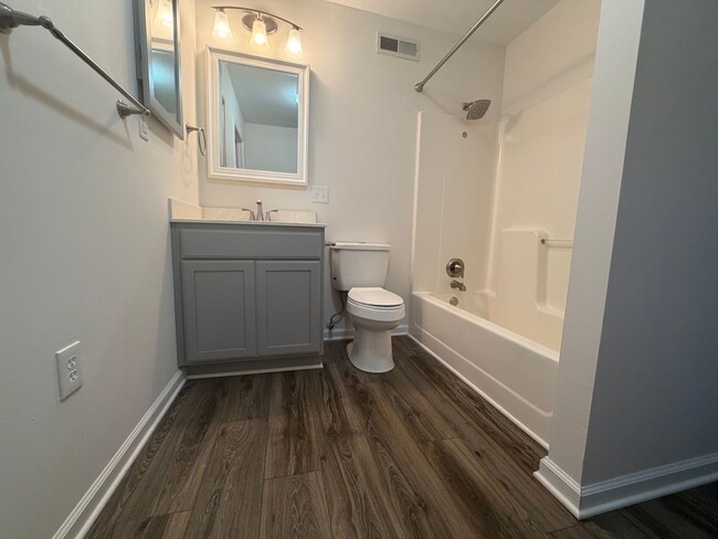 Building Photo - 114 Harvest Dr