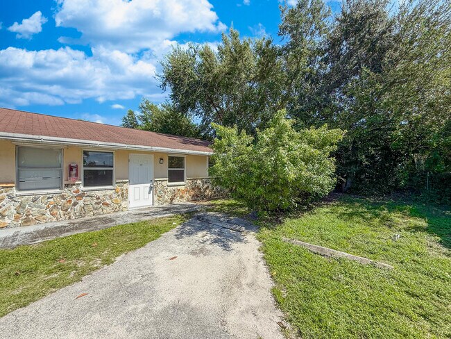 Primary Photo - 3075 Floweva St