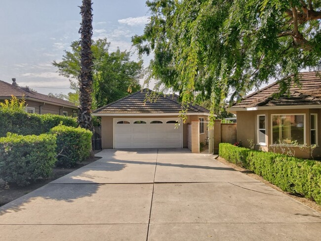 Building Photo - *** Gorgeous 4 bed 3 bath Single Family Ho...