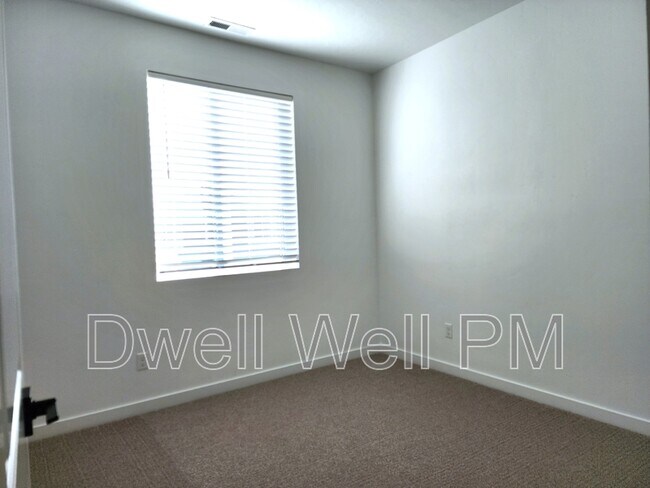 Building Photo - 12267 W Endsley Ln