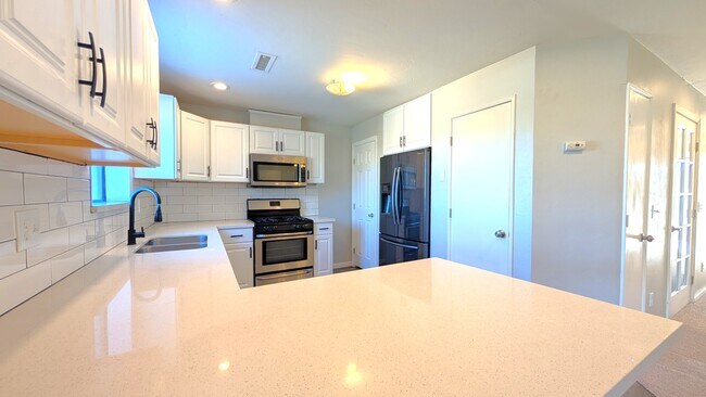 Building Photo - 1514 N Elaine Way