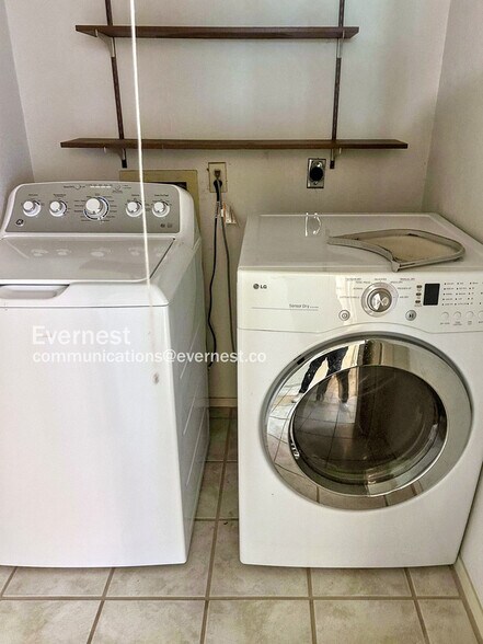 Building Photo - 8309 Wexford Dr